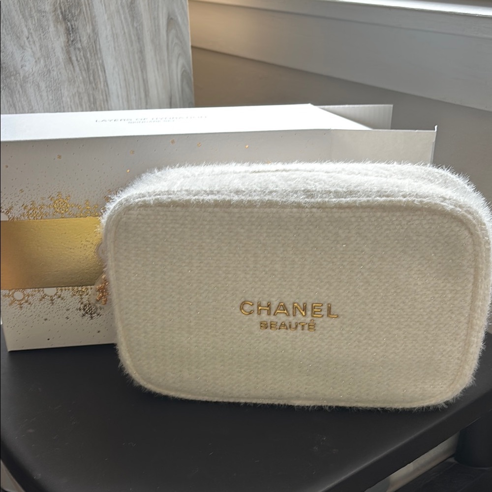CHANEL Beauté Cream Pouch with Gold Accents